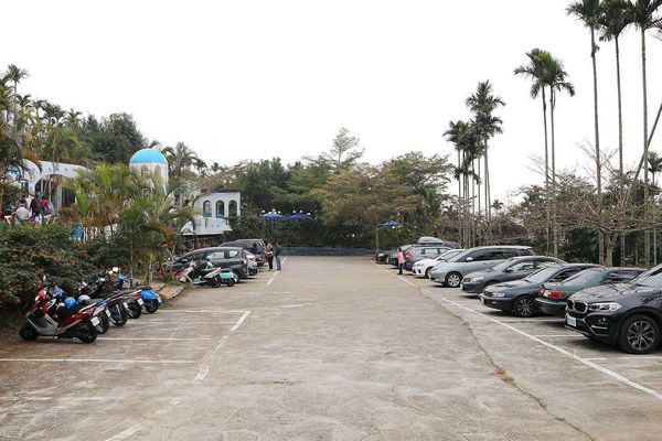 56號藍色公路咖啡：【雲林景點】古坑56號藍色公路咖啡。純白LOVE愛戀造景/咖啡、小火鍋、義大利麵、手工輕食鬆餅、下午茶/藍白色希臘地中海異國風情景觀咖啡廳/製造浪漫的約會求婚聖地