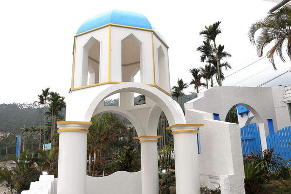 56號藍色公路咖啡：【雲林景點】古坑56號藍色公路咖啡。純白LOVE愛戀造景/咖啡、小火鍋、義大利麵、手工輕食鬆餅、下午茶/藍白色希臘地中海異國風情景觀咖啡廳/製造浪漫的約會求婚聖地