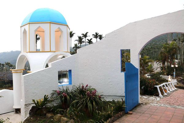 56號藍色公路咖啡：【雲林景點】古坑56號藍色公路咖啡。純白LOVE愛戀造景/咖啡、小火鍋、義大利麵、手工輕食鬆餅、下午茶/藍白色希臘地中海異國風情景觀咖啡廳/製造浪漫的約會求婚聖地