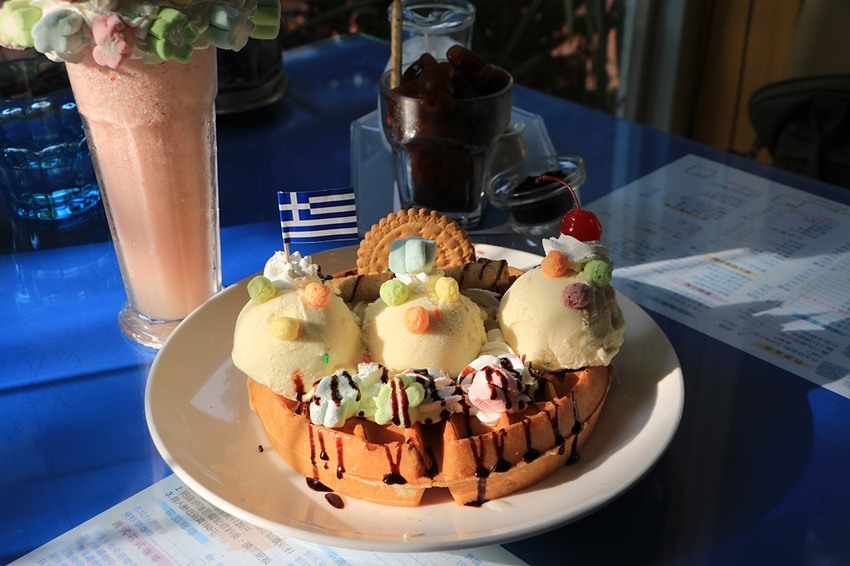 雲林古坑。56號藍色公路咖啡，夢幻地中海風格、華山夜景 x 古坑景觀餐廳