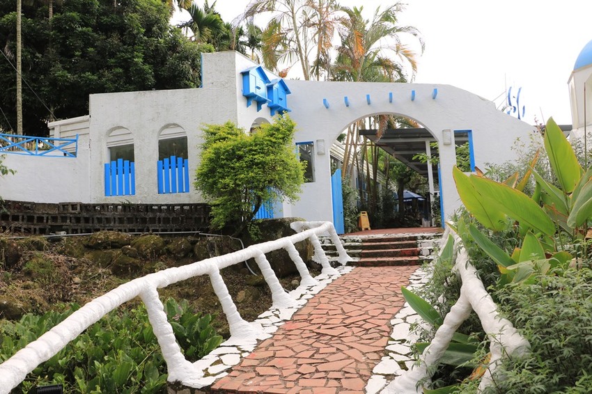 雲林古坑。56號藍色公路咖啡，夢幻地中海風格、華山夜景 x 古坑景觀餐廳