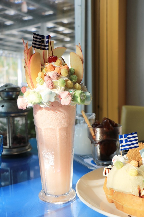 雲林古坑。56號藍色公路咖啡，夢幻地中海風格、華山夜景 x 古坑景觀餐廳