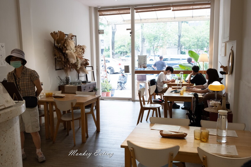 【台中西區】不設限飲食空間｜台中創意料理家常飯食、咖啡甜點。全時段營業中場不休息。近台中美術館 - 貪吃猴的幻想