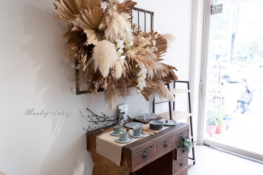 【台中西區】不設限飲食空間｜台中創意料理家常飯食、咖啡甜點。全時段營業中場不休息。近台中美術館 - 貪吃猴的幻想