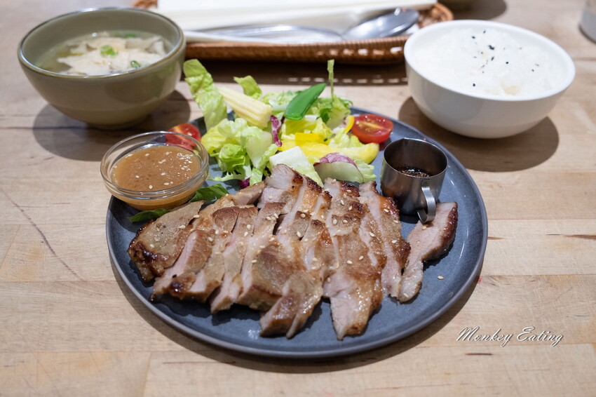 【台中西區】不設限飲食空間｜台中創意料理家常飯食、咖啡甜點。全時段營業中場不休息。近台中美術館 - 貪吃猴的幻想