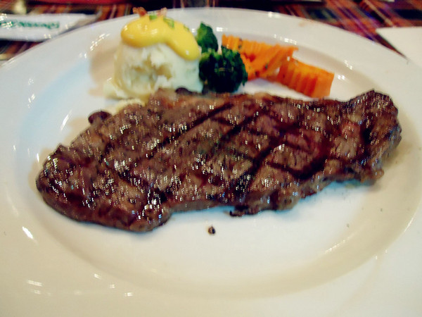 SWENSENS雙聖美式餐廳:【台中食記】古歐式城堡建築與茹絲葵比鄰 @SWENSENS雙聖美式餐廳 SWENSENS雙聖美式餐廳:【台中食記】古歐式城堡建築與茹絲葵比鄰 @SWENSENS雙聖美式餐廳