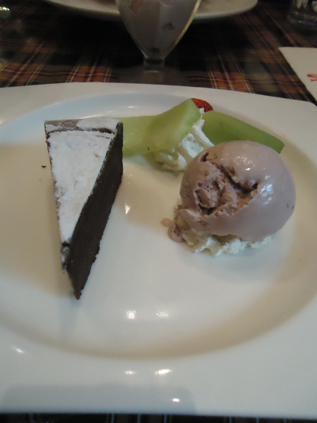 SWENSENS雙聖美式餐廳:【台中食記】古歐式城堡建築與茹絲葵比鄰 @SWENSENS雙聖美式餐廳 SWENSENS雙聖美式餐廳:【台中食記】古歐式城堡建築與茹絲葵比鄰 @SWENSENS雙聖美式餐廳