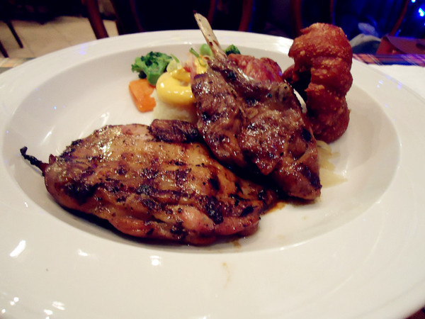 SWENSENS雙聖美式餐廳:【台中食記】古歐式城堡建築與茹絲葵比鄰 @SWENSENS雙聖美式餐廳 SWENSENS雙聖美式餐廳:【台中食記】古歐式城堡建築與茹絲葵比鄰 @SWENSENS雙聖美式餐廳