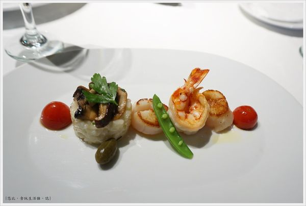 法三小館-29-嫩煎野生明蝦與帆立貝襯松露蕈菇燉飯檸檬奶油醬汁.JPG