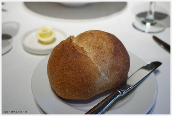 法三小館-15-法國球麵包.JPG