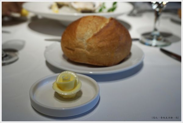 法三小館-16-法國球麵包.JPG
