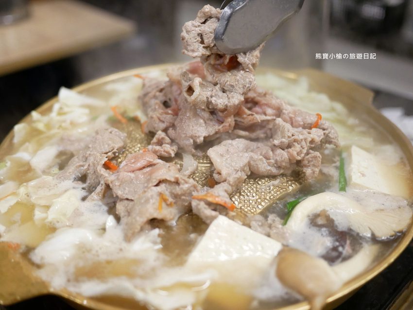 【台中美食】韓鄉韓國料理市府總店,50種韓式小菜吃到飽,每人低消180元,平價經濟實惠午晚餐推薦!內文附詳細菜單介紹。 @熊寶小榆の旅遊日記