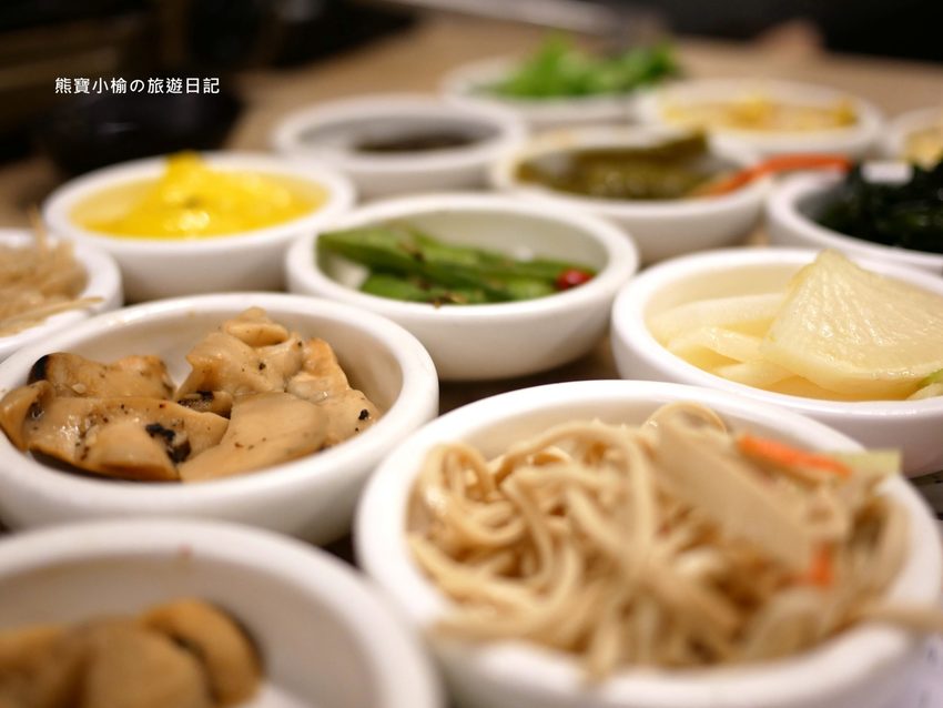 【台中美食】韓鄉韓國料理市府總店,50種韓式小菜吃到飽,每人低消180元,平價經濟實惠午晚餐推薦!內文附詳細菜單介紹。 @熊寶小榆の旅遊日記