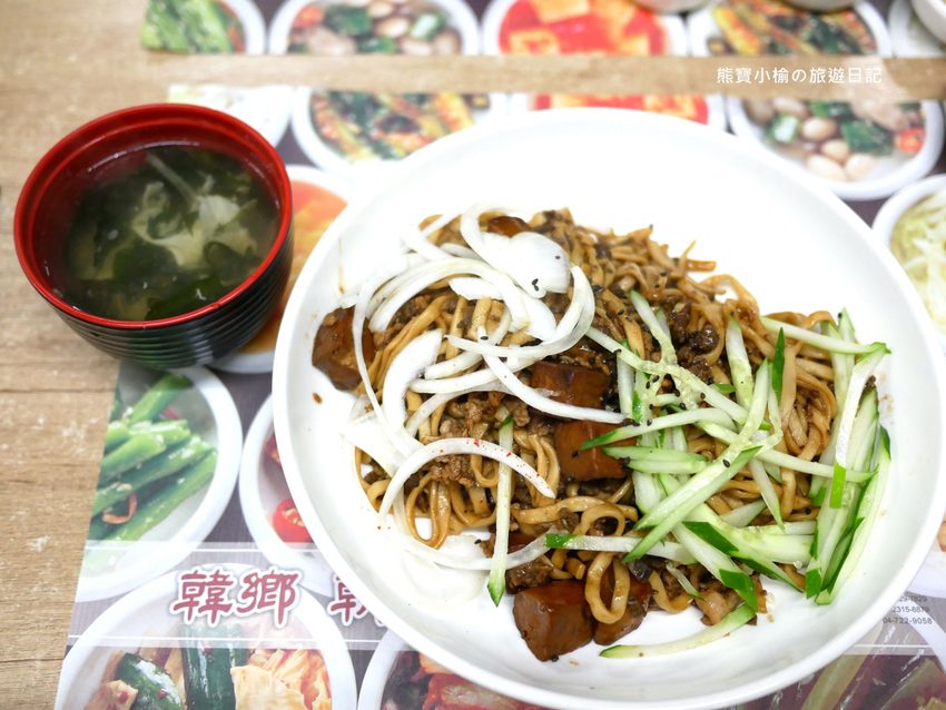 【台中美食】韓鄉韓國料理市府總店,50種韓式小菜吃到飽,每人低消180元,平價經濟實惠午晚餐推薦!內文附詳細菜單介紹。 @熊寶小榆の旅遊日記