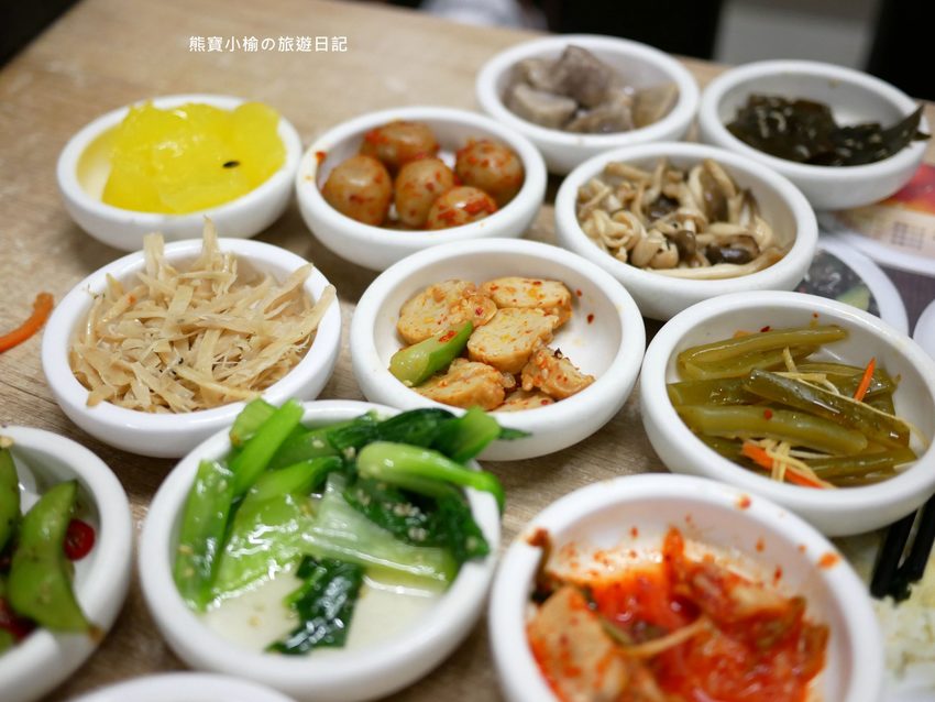 【台中美食】韓鄉韓國料理市府總店,50種韓式小菜吃到飽,每人低消180元,平價經濟實惠午晚餐推薦!內文附詳細菜單介紹。 @熊寶小榆の旅遊日記