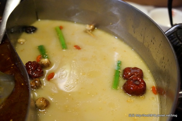 【台中西区】老四川 巴蜀麻辣烫(公益店)-温润不呛喉的麻辣锅必吃