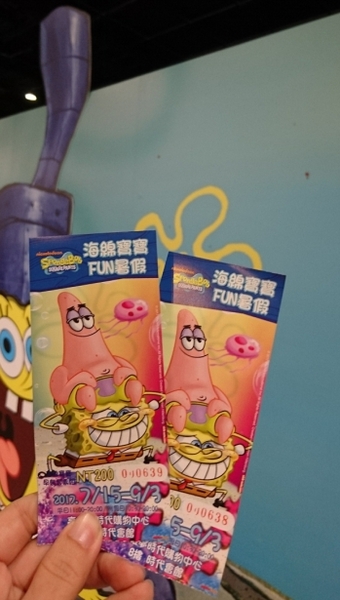 夢時代：高雄夢時代~海綿寶寶FUN暑假~鳳梨屋.蟹堡王球池.跳跳水母田.泡芙阿姨駕訓班~真是太好玩了~