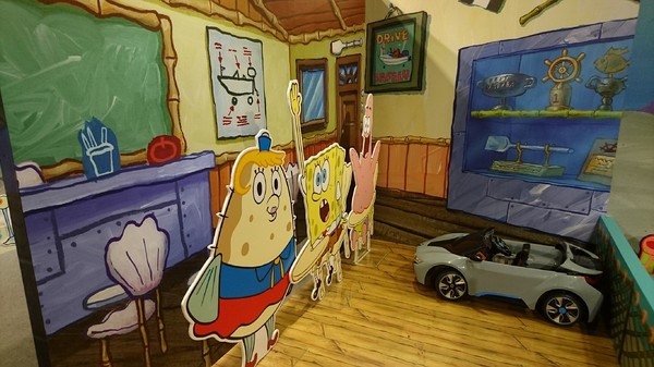 夢時代：高雄夢時代~海綿寶寶FUN暑假~鳳梨屋.蟹堡王球池.跳跳水母田.泡芙阿姨駕訓班~真是太好玩了~