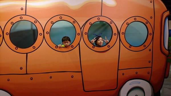 夢時代：高雄夢時代~海綿寶寶FUN暑假~鳳梨屋.蟹堡王球池.跳跳水母田.泡芙阿姨駕訓班~真是太好玩了~