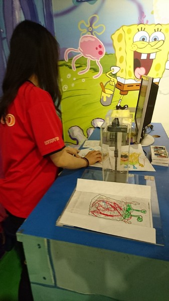 夢時代：高雄夢時代~海綿寶寶FUN暑假~鳳梨屋.蟹堡王球池.跳跳水母田.泡芙阿姨駕訓班~真是太好玩了~