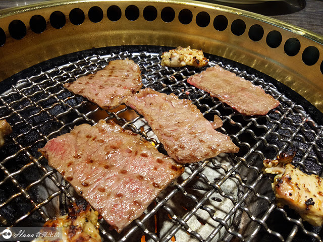 【台中西區】屋馬燒肉 園邸店 | (內附菜單)台中必吃頂級燒肉 美味雞湯喝到飽 建議提早訂位