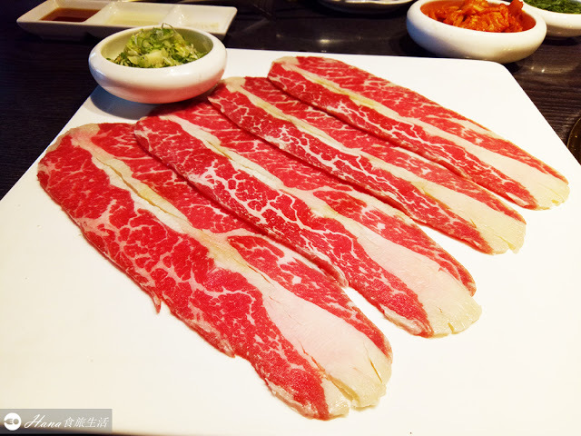 【台中西區】屋馬燒肉 園邸店 | (內附菜單)台中必吃頂級燒肉 美味雞湯喝到飽 建議提早訂位