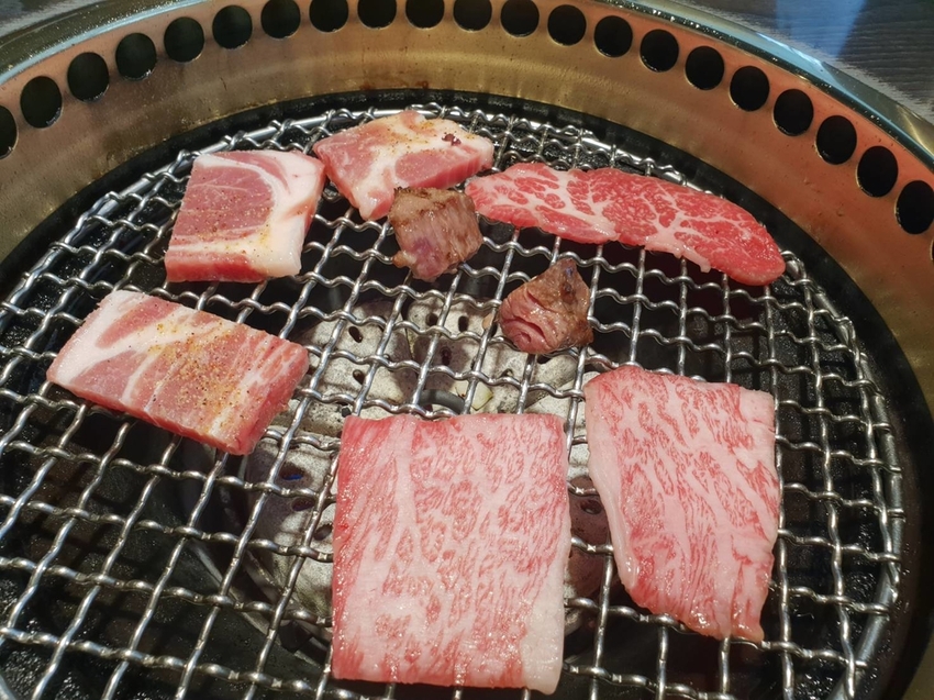 【台中.西區】屋馬燒肉園邸店。$2980宮崎牛和牛套餐