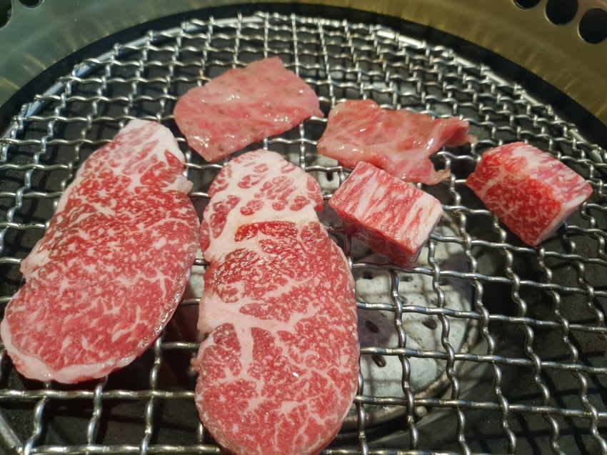 【台中.西區】屋馬燒肉園邸店。$2980宮崎牛和牛套餐