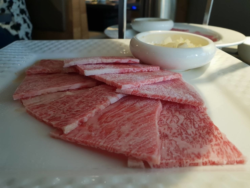 【台中.西區】屋馬燒肉園邸店。$2980宮崎牛和牛套餐