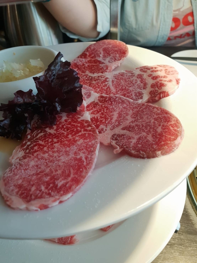 【台中.西區】屋馬燒肉園邸店。$2980宮崎牛和牛套餐