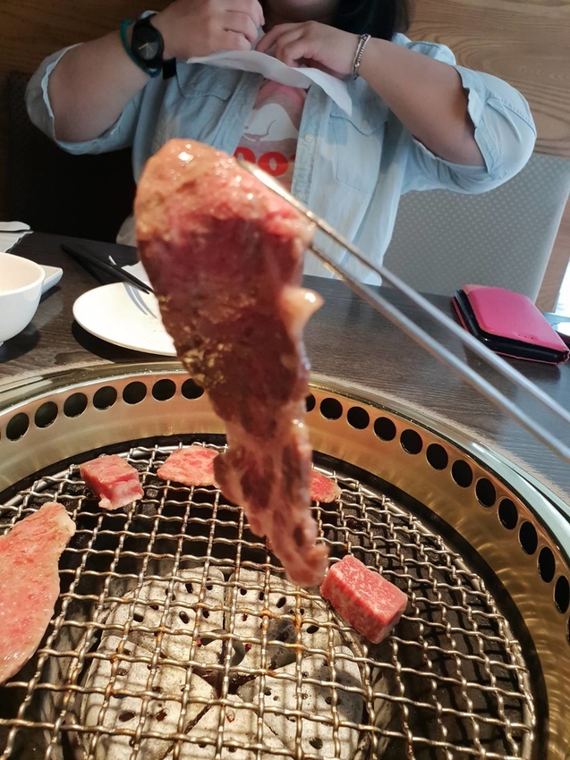 【台中.西區】屋馬燒肉園邸店。$2980宮崎牛和牛套餐