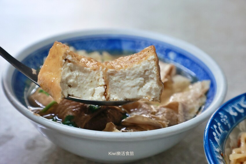 彰化縣彰化市彰化市美食天公壇素食麵｜自家炸菜包、豆皮、白豆腐超好吃！素食麵、綜合湯銅板小吃有找！