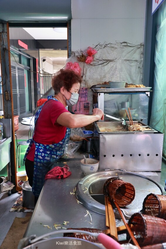 彰化縣彰化市彰化市美食天公壇素食麵｜自家炸菜包、豆皮、白豆腐超好吃！素食麵、綜合湯銅板小吃有找！