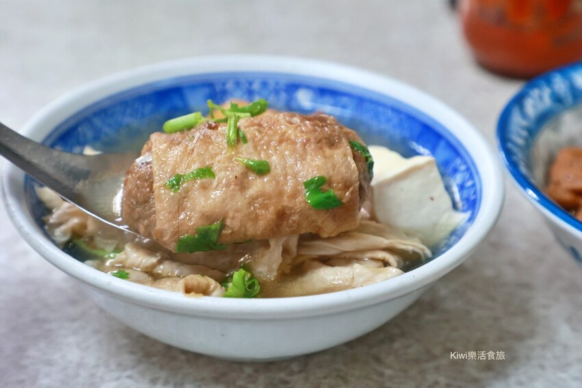 彰化縣彰化市彰化市美食天公壇素食麵｜自家炸菜包、豆皮、白豆腐超好吃！素食麵、綜合湯銅板小吃有找！