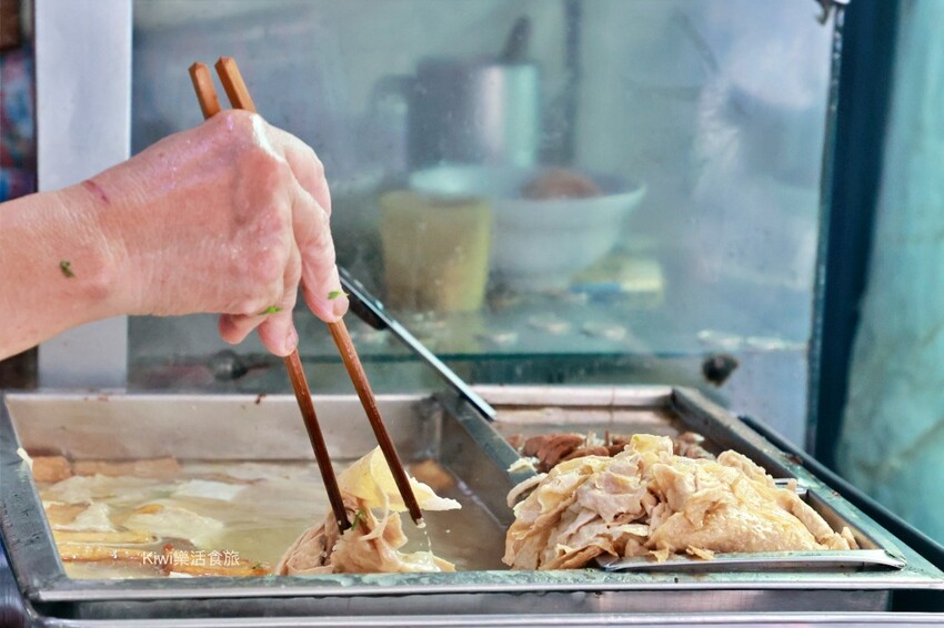 彰化縣彰化市彰化市美食天公壇素食麵｜自家炸菜包、豆皮、白豆腐超好吃！素食麵、綜合湯銅板小吃有找！