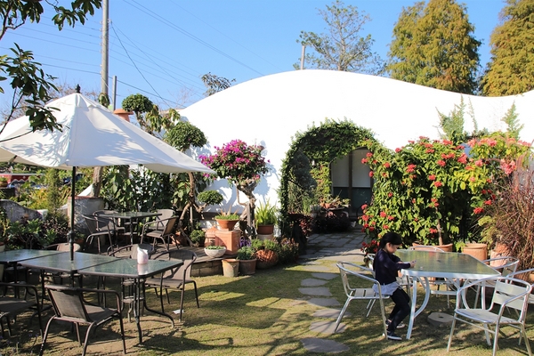 綠海咖啡館：【彰化田尾景點】綠海咖啡館~歐式的異國情調，白色希臘城堡，婚紗美拍聖地