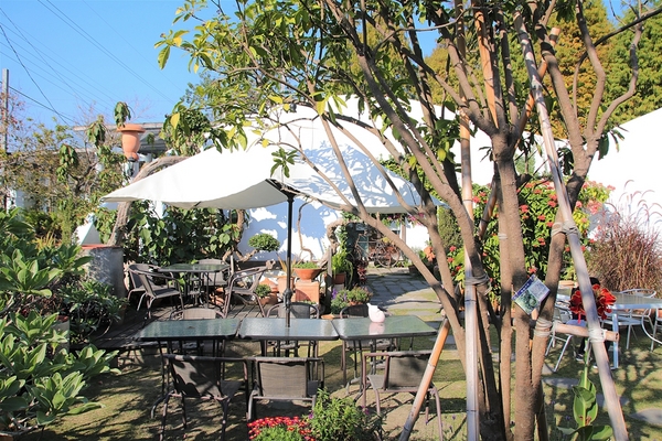 綠海咖啡館：【彰化田尾景點】綠海咖啡館~歐式的異國情調，白色希臘城堡，婚紗美拍聖地