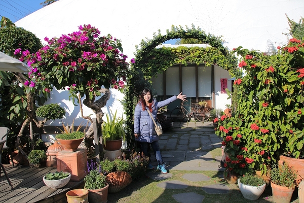 綠海咖啡館：【彰化田尾景點】綠海咖啡館~歐式的異國情調，白色希臘城堡，婚紗美拍聖地