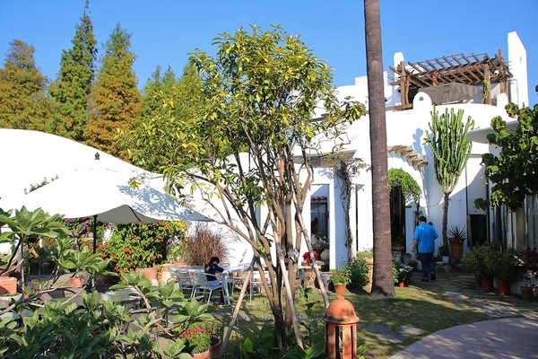 綠海咖啡館：【彰化田尾景點】綠海咖啡館~歐式的異國情調，白色希臘城堡，婚紗美拍聖地