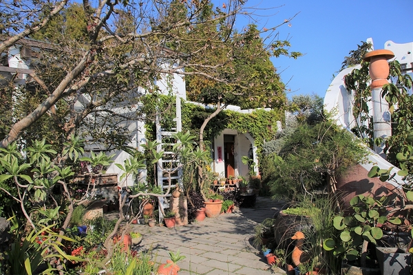 綠海咖啡館：【彰化田尾景點】綠海咖啡館~歐式的異國情調，白色希臘城堡，婚紗美拍聖地