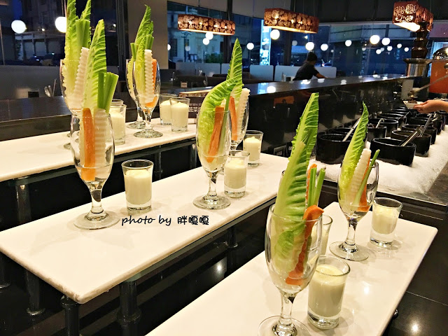 【彰化 市區】大仲馬之宴-頂級鴛鴦鍋吃到飽🍲🍲🍲肉品現切口感好、環境舒適、服務極佳、甜點超多選擇🍰,光是冰淇淋就有4家品牌欸🍨整體真的有超過其價位的火鍋吃到飽,秋冬之際就要吃鍋啊!!