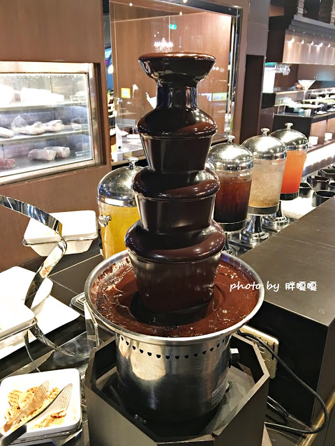 【彰化 市區】大仲馬之宴-頂級鴛鴦鍋吃到飽🍲🍲🍲肉品現切口感好、環境舒適、服務極佳、甜點超多選擇🍰,光是冰淇淋就有4家品牌欸🍨整體真的有超過其價位的火鍋吃到飽,秋冬之際就要吃鍋啊!!