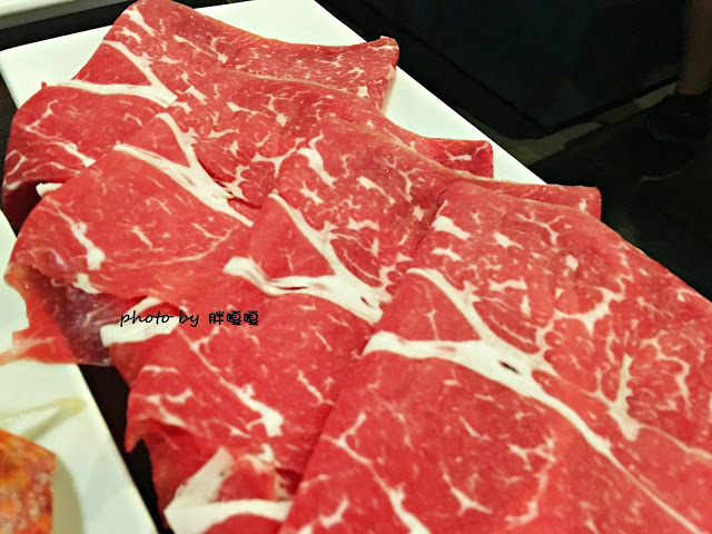 【彰化 市區】大仲馬之宴-頂級鴛鴦鍋吃到飽🍲🍲🍲肉品現切口感好、環境舒適、服務極佳、甜點超多選擇🍰,光是冰淇淋就有4家品牌欸🍨整體真的有超過其價位的火鍋吃到飽,秋冬之際就要吃鍋啊!!