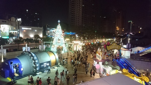 漢神巨蛋購物廣場：高雄漢神巨蛋~粉紅可愛教主Kitty正式登場~各式各樣粉嫩場景~太夢幻太甜蜜太好拍啦~