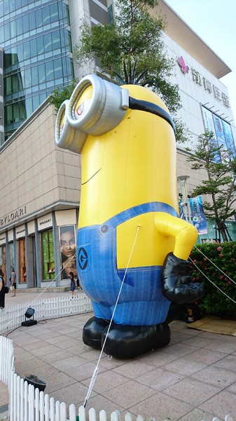 漢神巨蛋百貨(Great egg)：高雄漢神巨蛋~黃色風暴來襲~超萌小小兵入侵高雄~可愛場景讓你拍到不要不要呦~