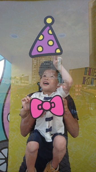 漢神巨蛋購物廣場：高雄漢神巨蛋~粉紅可愛教主Kitty正式登場~各式各樣粉嫩場景~太夢幻太甜蜜太好拍啦~