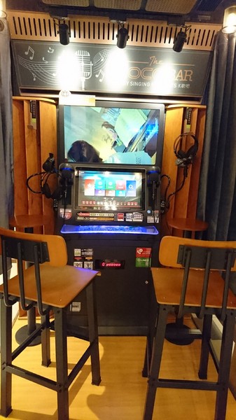 漢神巨蛋(WANKO巨蛋店)：高雄漢神巨蛋~COCOBAR 電話亭KTV~跟著潮流唱歌趣~我要當歌手~獨立空間銅板價格~超夯新鮮事~