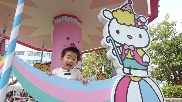 漢神巨蛋購物廣場：高雄漢神巨蛋~粉紅可愛教主Kitty正式登場~各式各樣粉嫩場景~太夢幻太甜蜜太好拍啦~