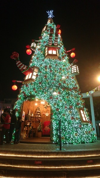 漢神巨蛋購物廣場：高雄漢神巨蛋~粉紅可愛教主Kitty正式登場~各式各樣粉嫩場景~太夢幻太甜蜜太好拍啦~