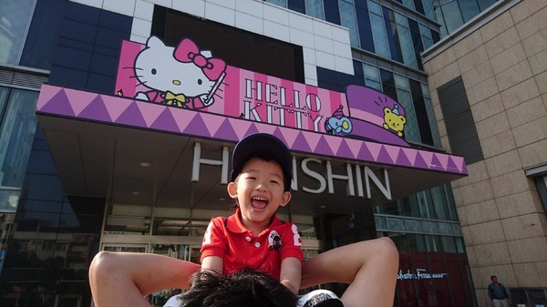漢神巨蛋購物廣場：高雄漢神巨蛋~粉紅可愛教主Kitty正式登場~各式各樣粉嫩場景~太夢幻太甜蜜太好拍啦~